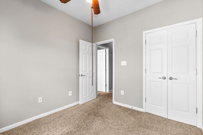 Building Photo - 3 Bedroom 3.5 Bathroom - Wheaton Townhouse...