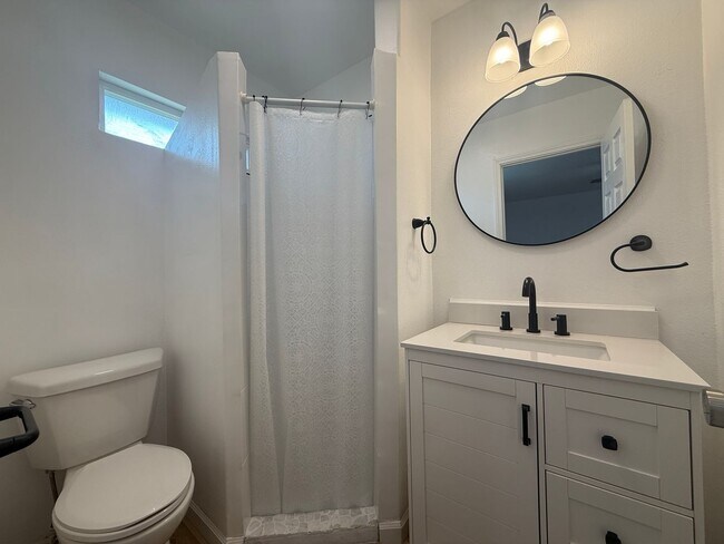 Building Photo - 3 bedrooms, 2-bathroom home with pool in Visalia, CA!