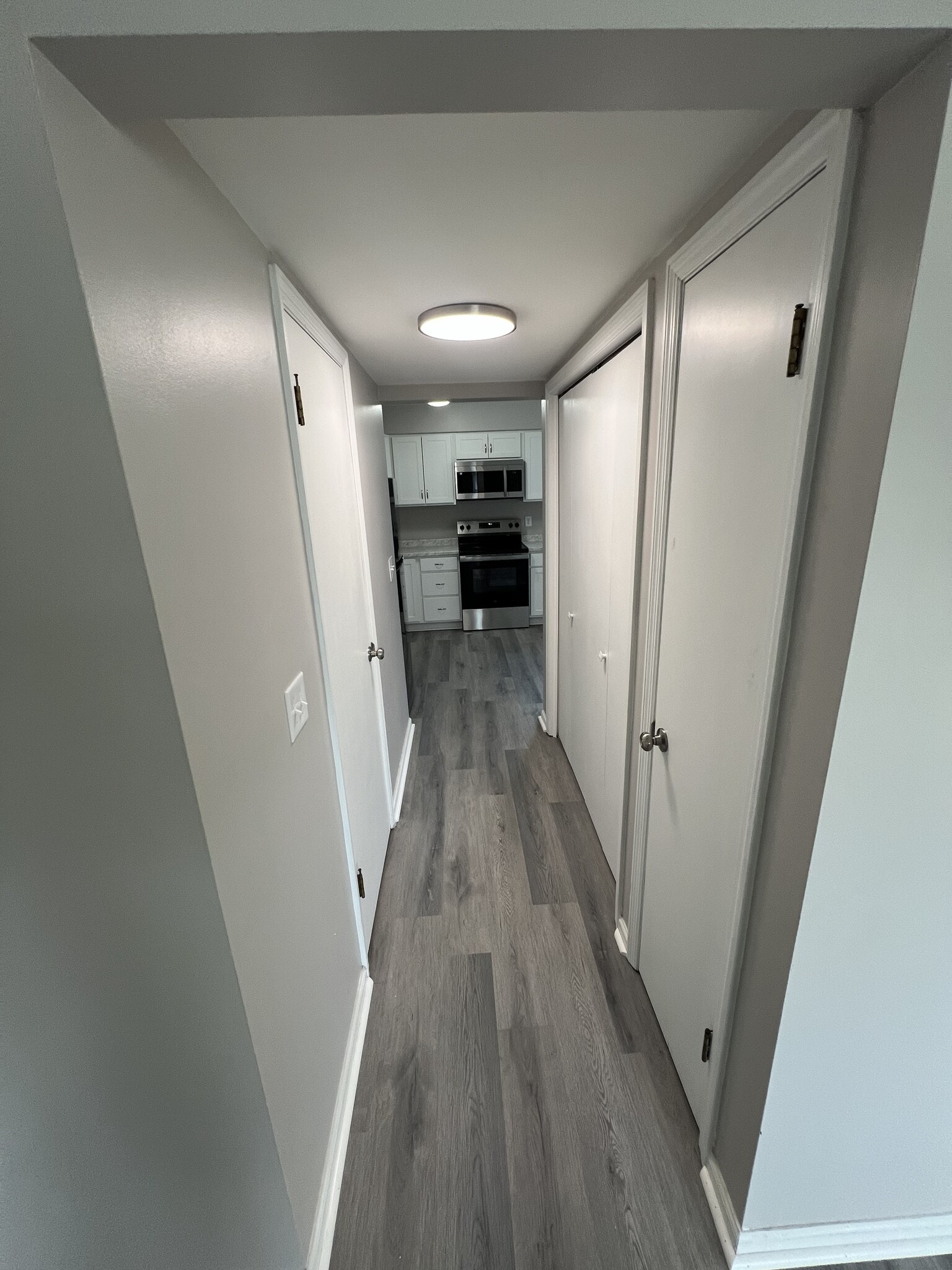 Building Photo - 1882 NW Washington Blvd