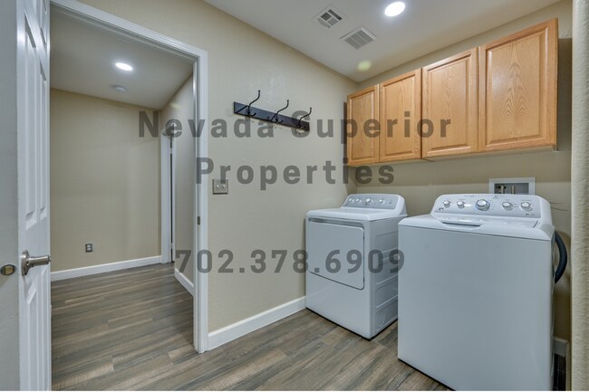 Building Photo - NW!!!  4 Bedrooms!!! Pool!! Spa!! Water Fa...