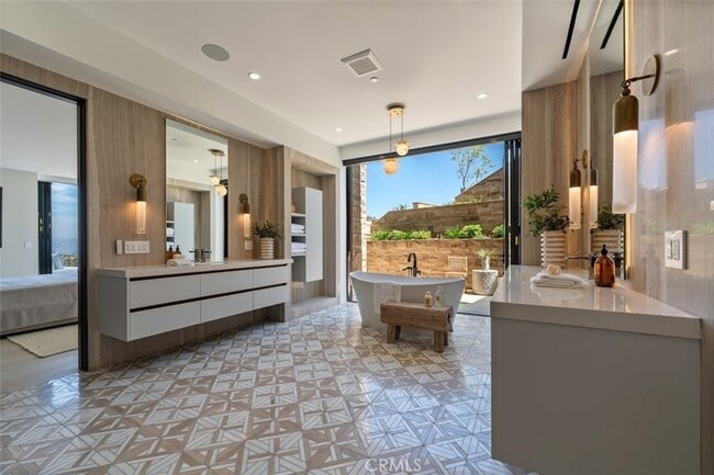 Building Photo - 3121 Old Topanga Canyon Rd