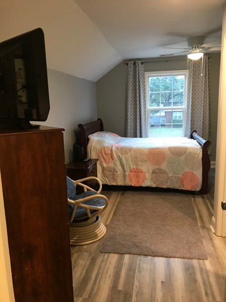 Building Photo - 345 Jay St