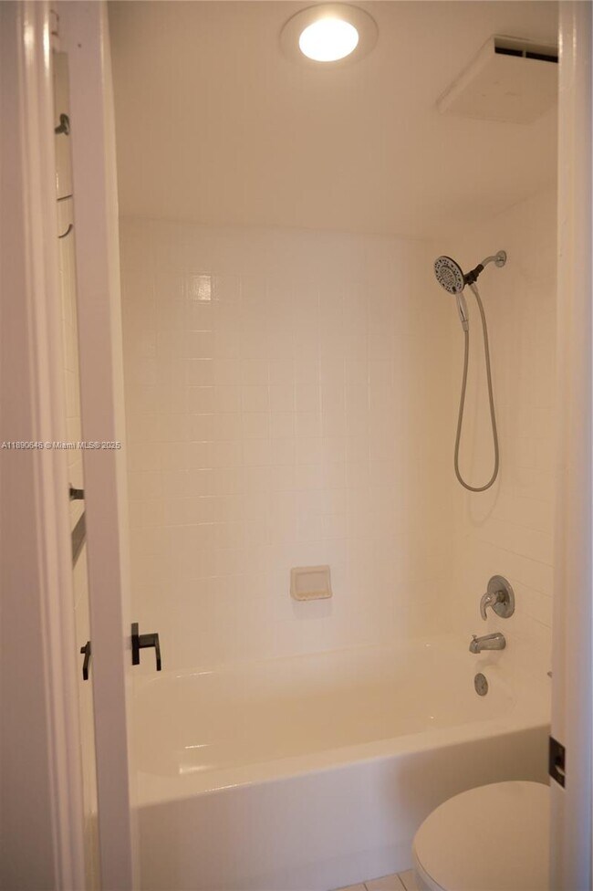 Building Photo - 2756 Day Ave