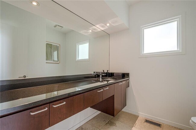 Building Photo - 2269 Briarwood Hills Dr NE