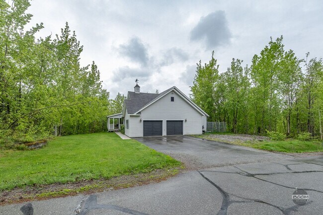 Building Photo - Charming Palmer Home!