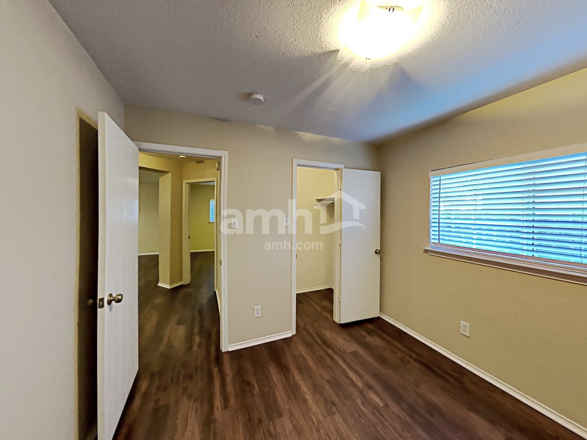 Building Photo - 10339 Manor Crk