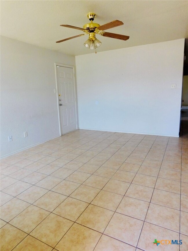 Building Photo - 2803 Alma Dr