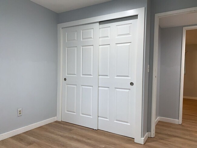 Building Photo - Spacious 3 Bed 2.5 bath Kent Split-Level home