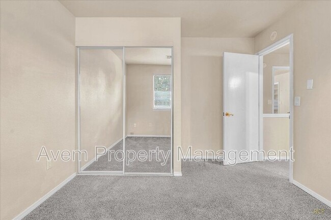 Building Photo - 14995 SW Daphne Ct