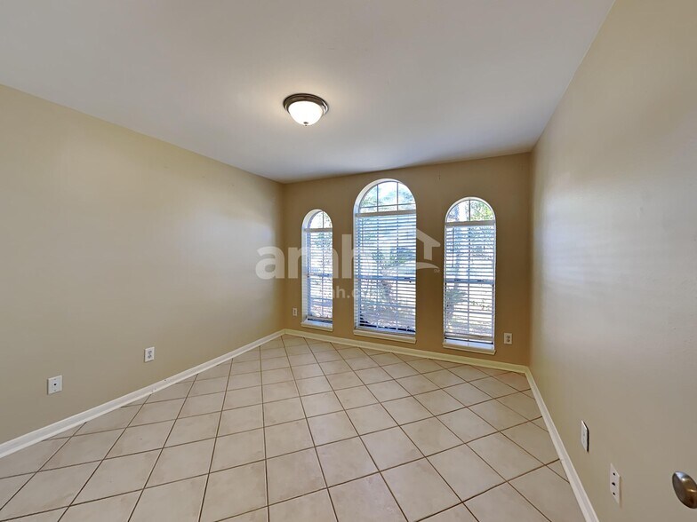 Building Photo - 104 Laguna Pointe Dr