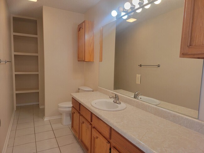 Building Photo - 506 Shiloh Dr