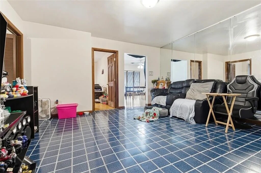 Building Photo - 100 S 12th St