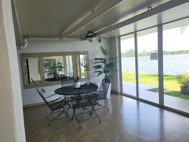 Building Photo - 1075 NE Miami Gardens Dr