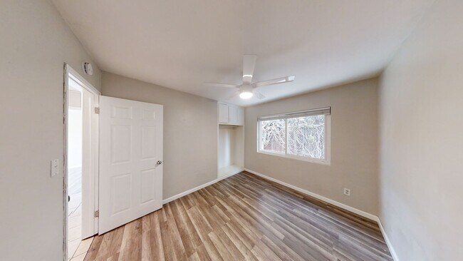 Building Photo - 5BD/2BA, Easy Walk to Campus!! (Lease out,...