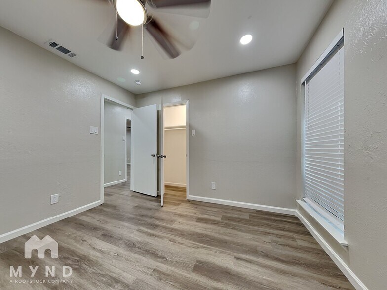 Building Photo - 901 Stonybrook Dr