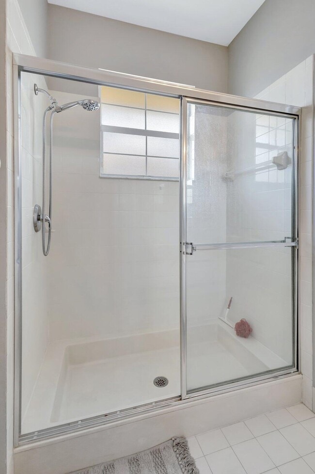 Building Photo - 4320 Blowing Point Pl