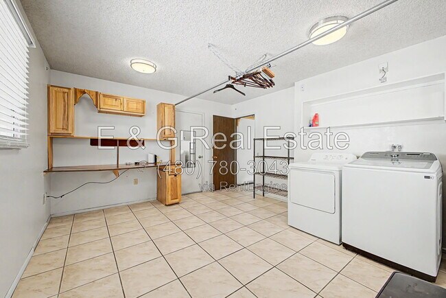 Building Photo - 9847 W Wrangler Dr