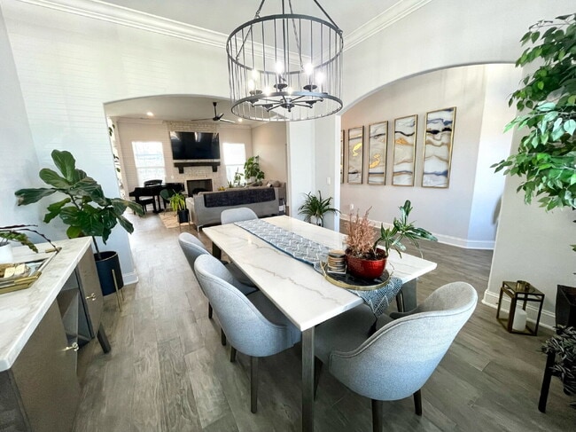 Building Photo - 2014 W Chandler Ave