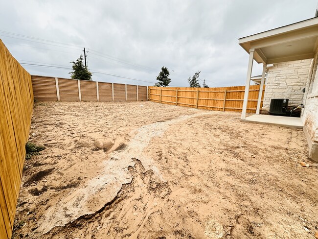 Building Photo - 2425 Lakey Cv