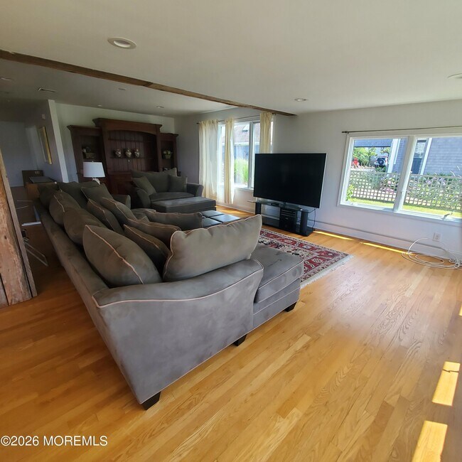 Building Photo - 754 Ocean Ave