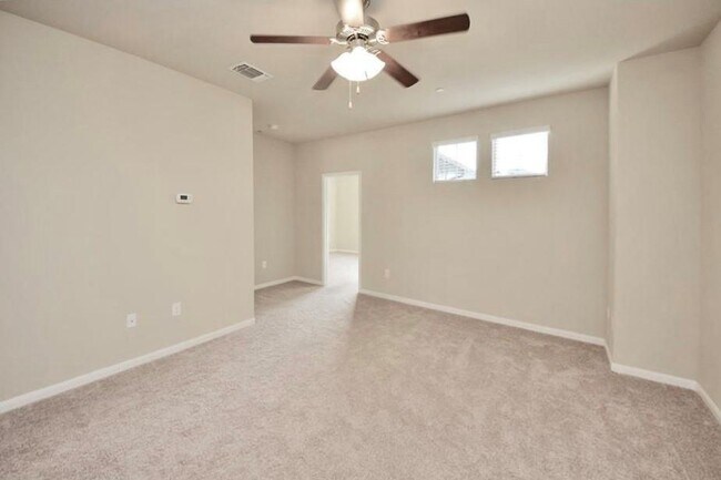 Building Photo - 2880 Donnell Dr