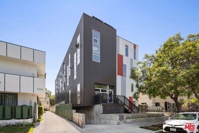 Primary Photo - 140 S Gramercy Pl