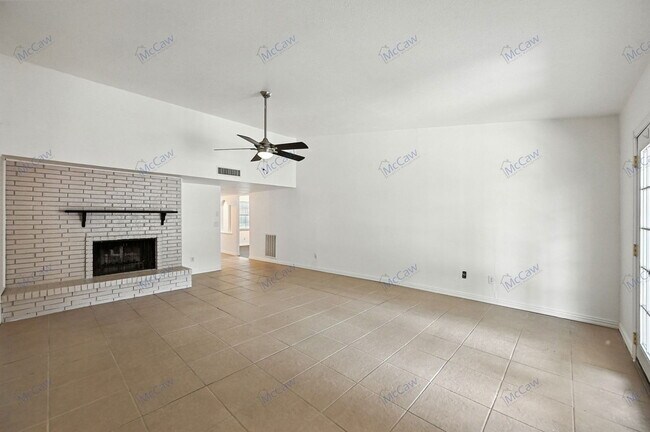 Building Photo - 1827 Paxton Dr