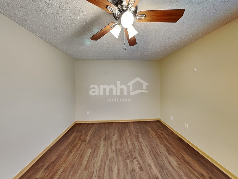 Building Photo - 623 Heartland Meadows Dr