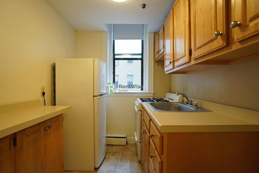 Building Photo - 1160 Commonwealth Ave