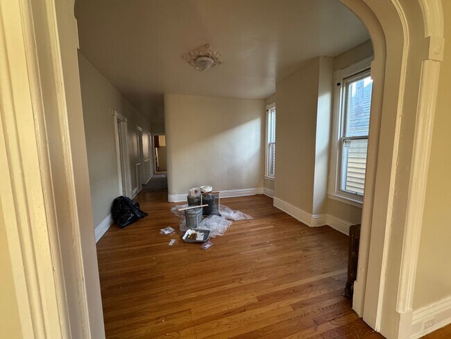 Building Photo - 560 2nd St