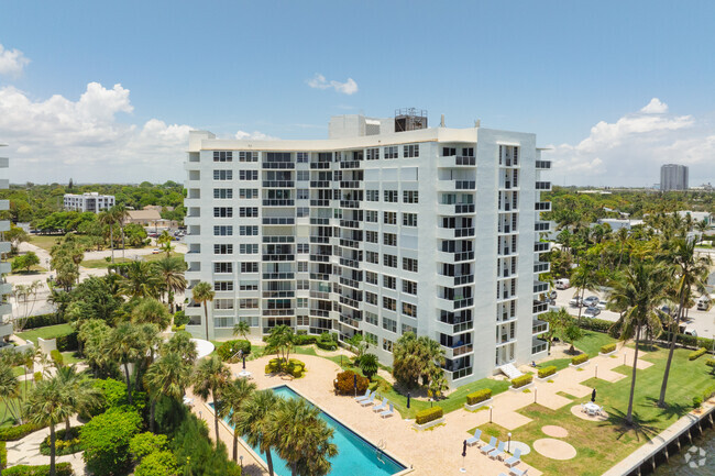 Building Photo - La Fontana