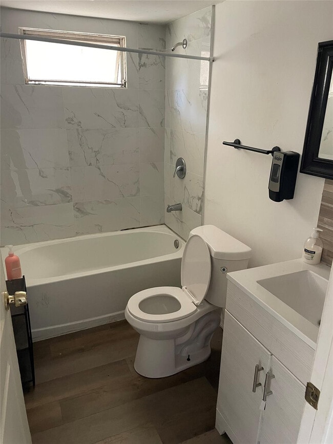 Building Photo - 8508 SW 16th Ct