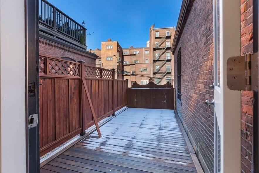 Building Photo - 437 Marlborough St