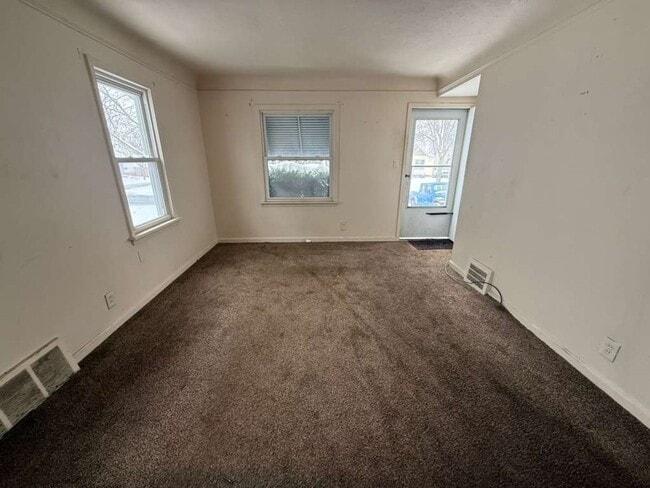 Building Photo - 3-BED, 1 BATH BEAUTIFUL SINGLE- FAMILY HOME IN MAPLE HEIGHTS!