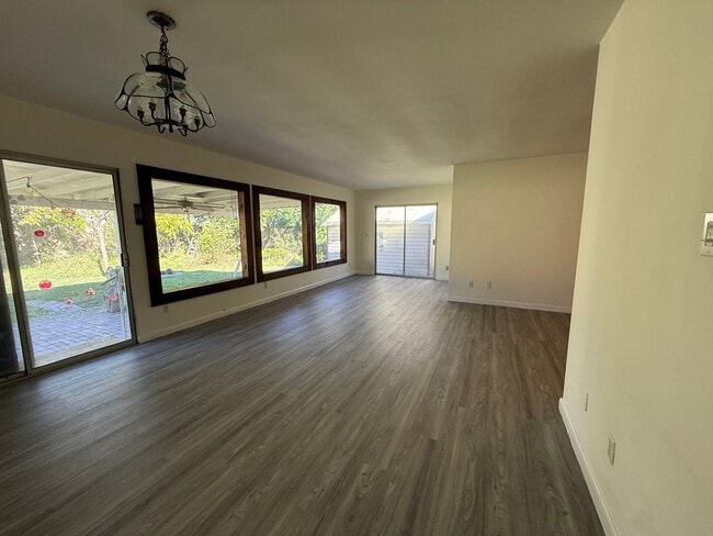 Building Photo - 3 bdr 2 bath Home on Huge lot.