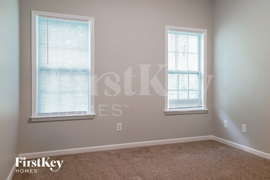 Building Photo - 210 James Allen Pl