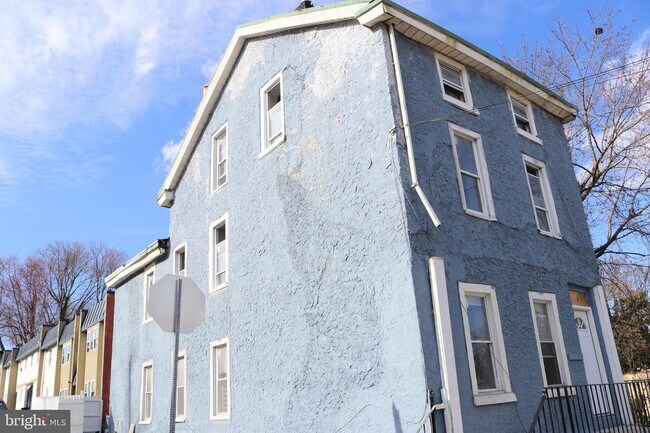 Building Photo - 501 E Haines St