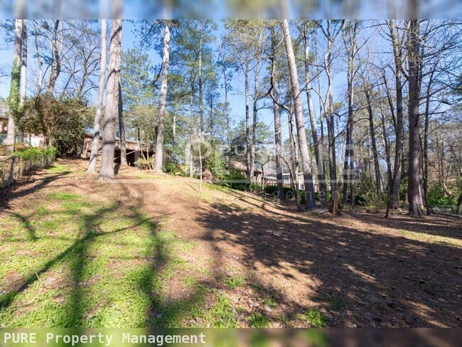 Building Photo - Price Drop Alert!   3 bed 1/5bath Home. Av...