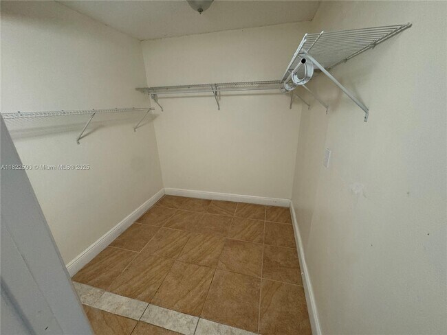 Building Photo - 1085 W 68th St