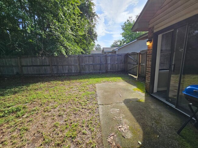 Building Photo - 108 E Lakemont Dr