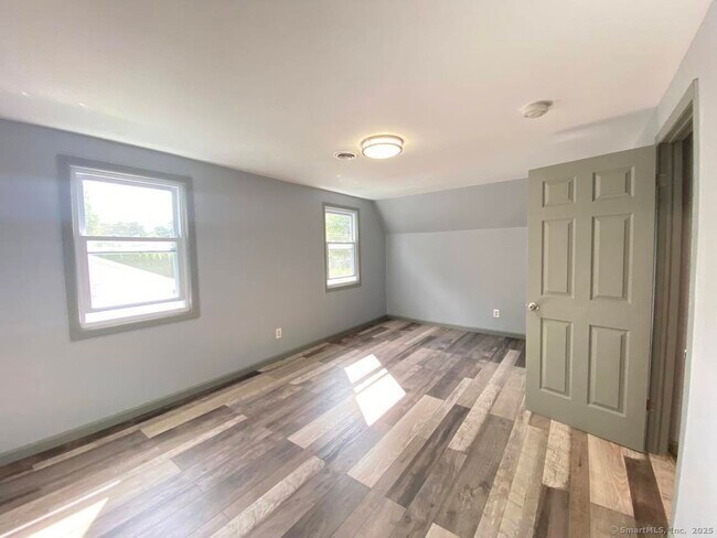 Building Photo - 28 Grove Pl