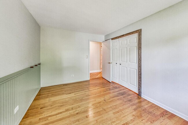 Building Photo - 129 E 55th St