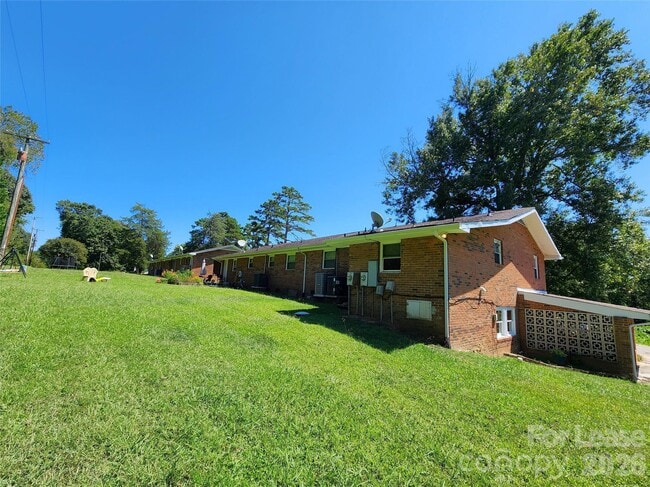 Building Photo - 4633 Club View Dr