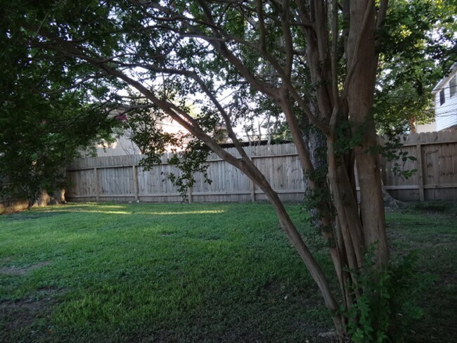 Building Photo - 5522 Deep Forest Dr