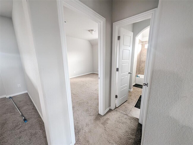 Building Photo - 3636 Mineral Dr