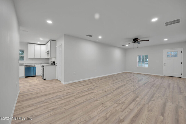 Building Photo - 7519 Birdies Rd