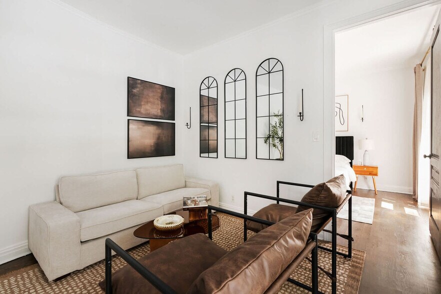 Building Photo - 10 5th Ave