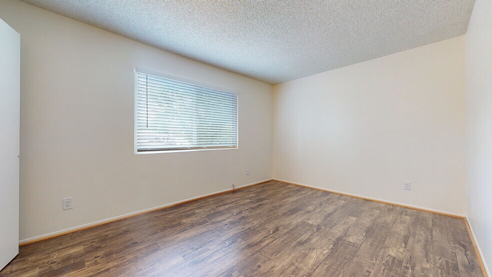 Building Photo - 1125 W Calle del Sol