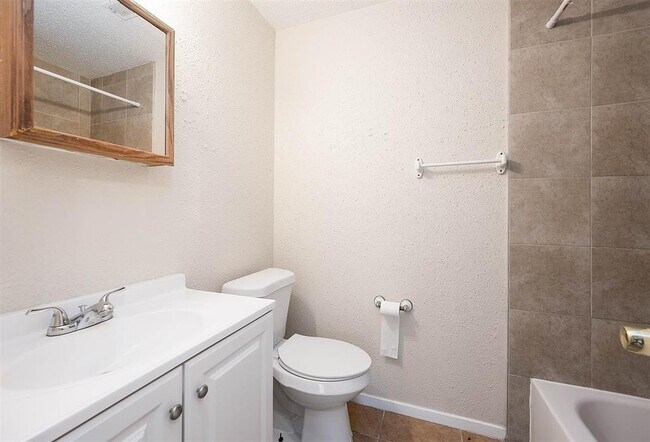 Building Photo - 10707 Forest Leaf Dr