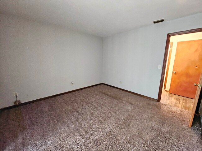 Building Photo - 2917 Woodrich Dr